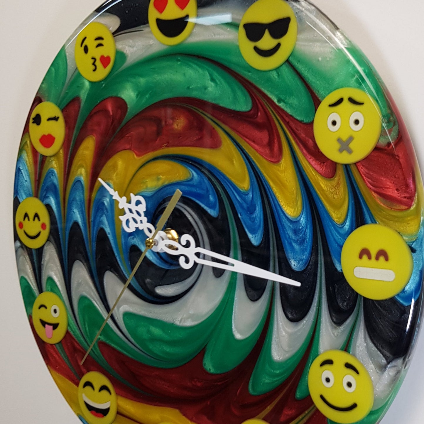Limited edition resin wall clock – Emotion Flow #02 with emoji markers and vibrant resin flow, close-up