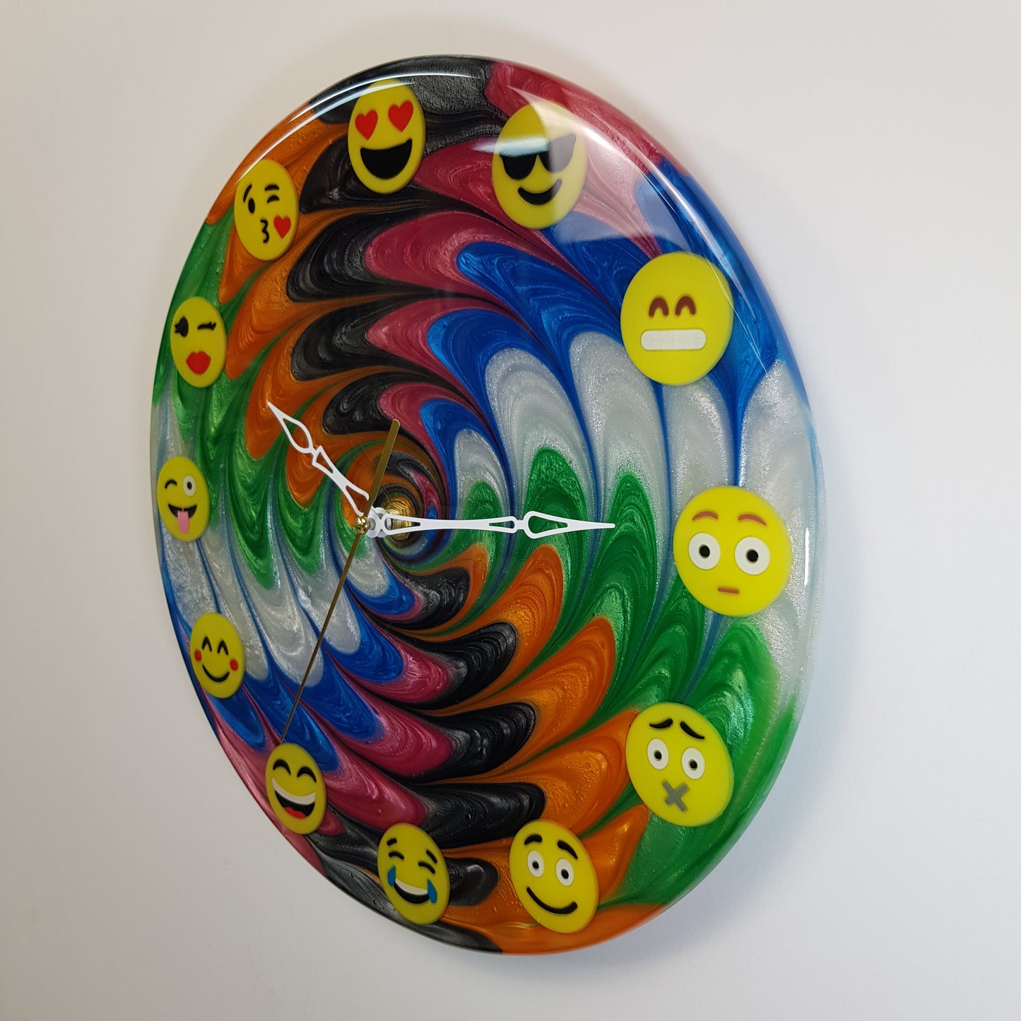 Collectible handmade resin clock – Emotion Flow #04 numbered edition with certificate of authenticity