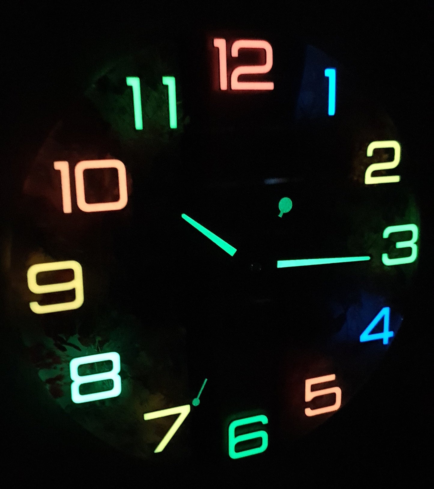 El Jardín Luminiscente – Reloj de resina epoxi hecho a mano