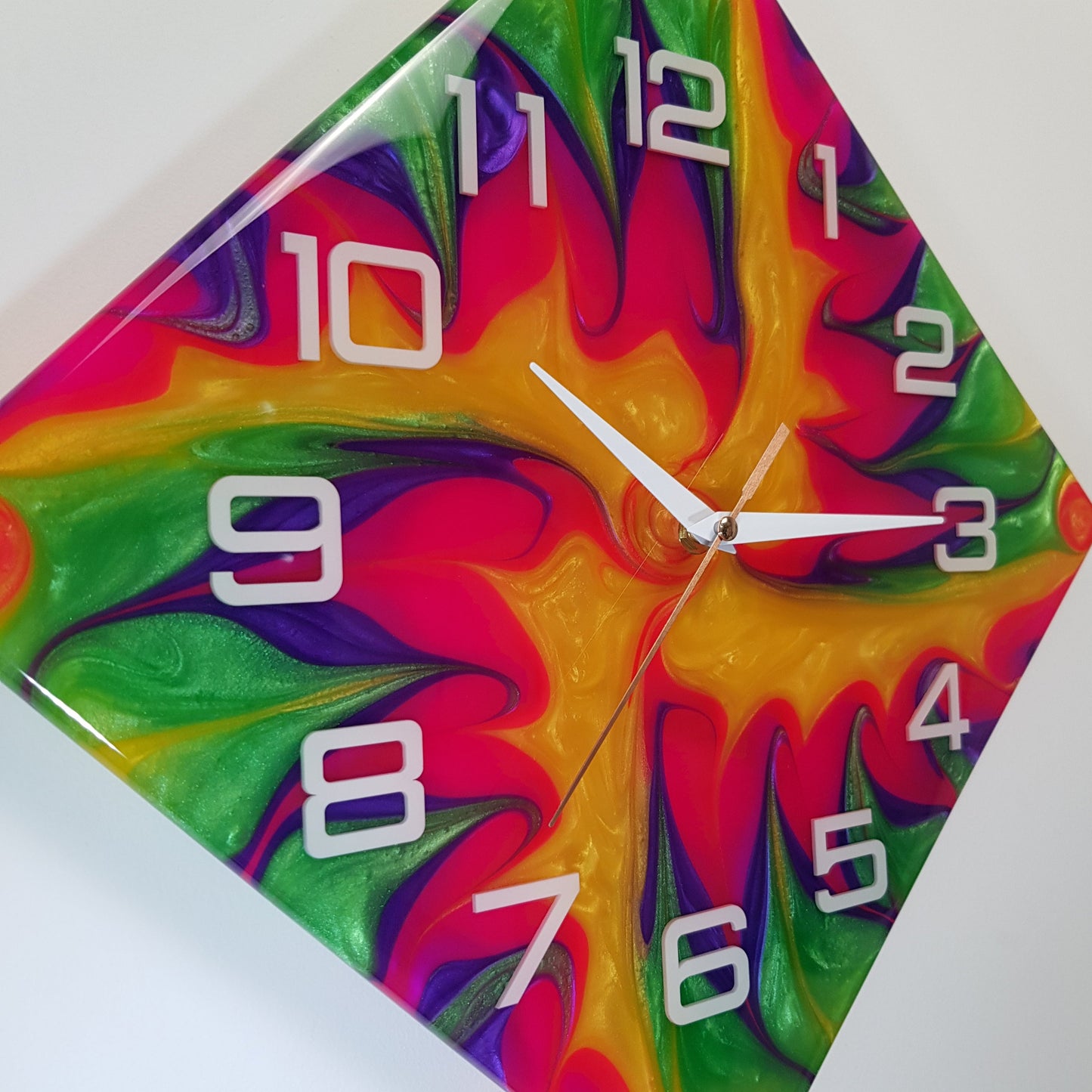 Close-up of the left side – vivid color details and 3D resin numbers with glossy finish