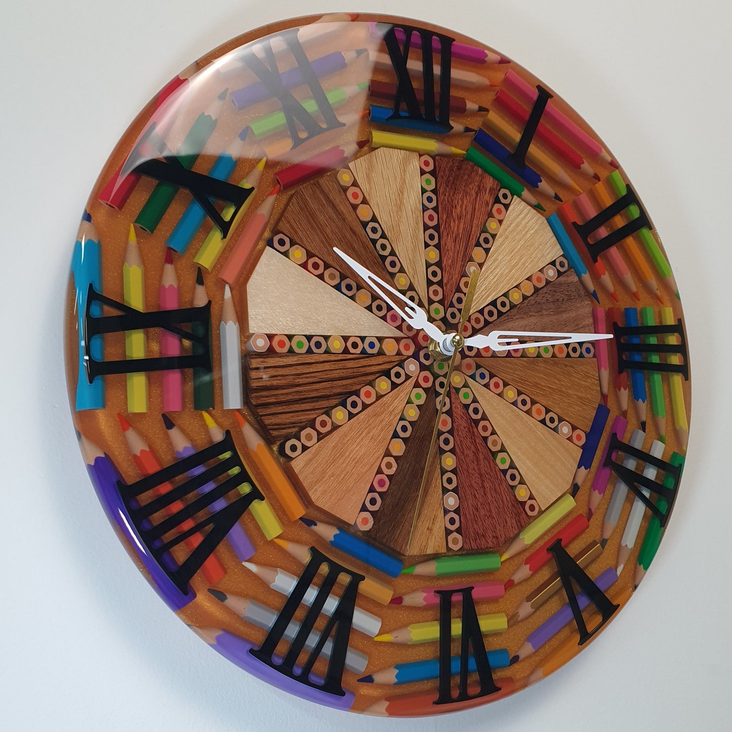 Side view of the "Timber Pop" wall clock – layered wood structure, colored pencils, and resin profile with clean finish
