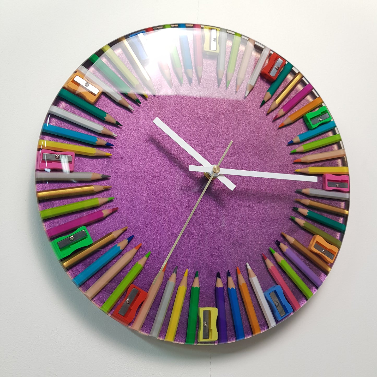 Angled view showing colour-changing chameleon effect and glossy resin finish