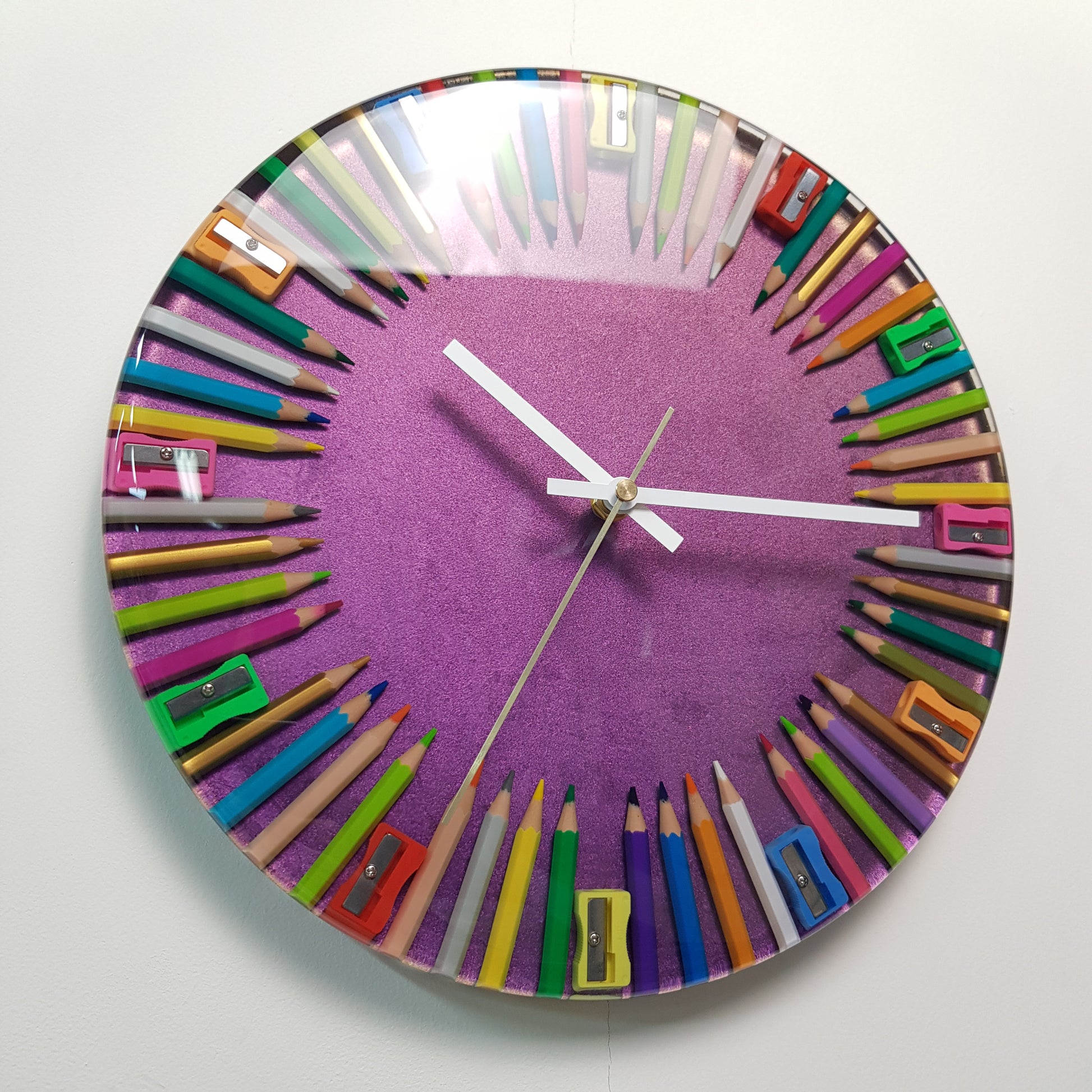 Angled view showing colour-changing chameleon effect and glossy resin finish