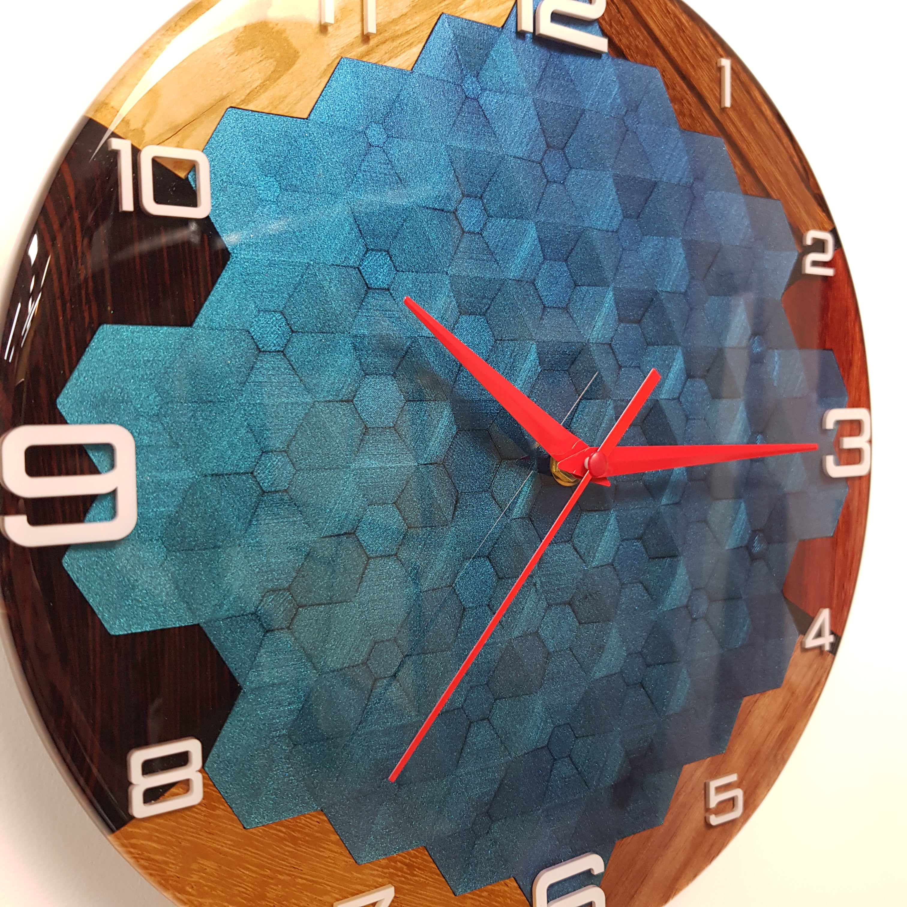 Close-up of the chameleon pigment centre shifting colours under light