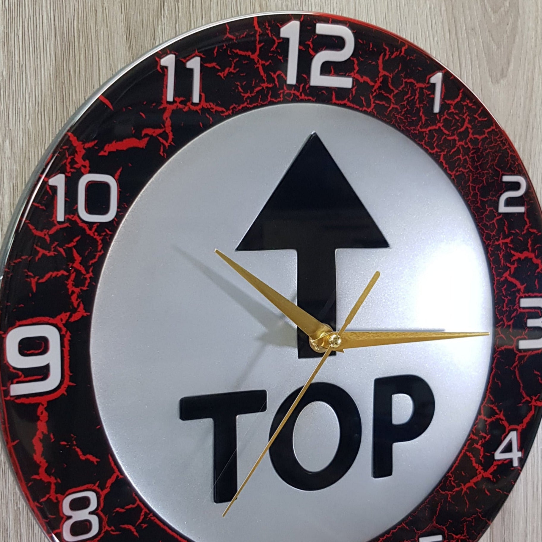 Limited edition resin art clock Top Time Red Crackle – handmade in Italy