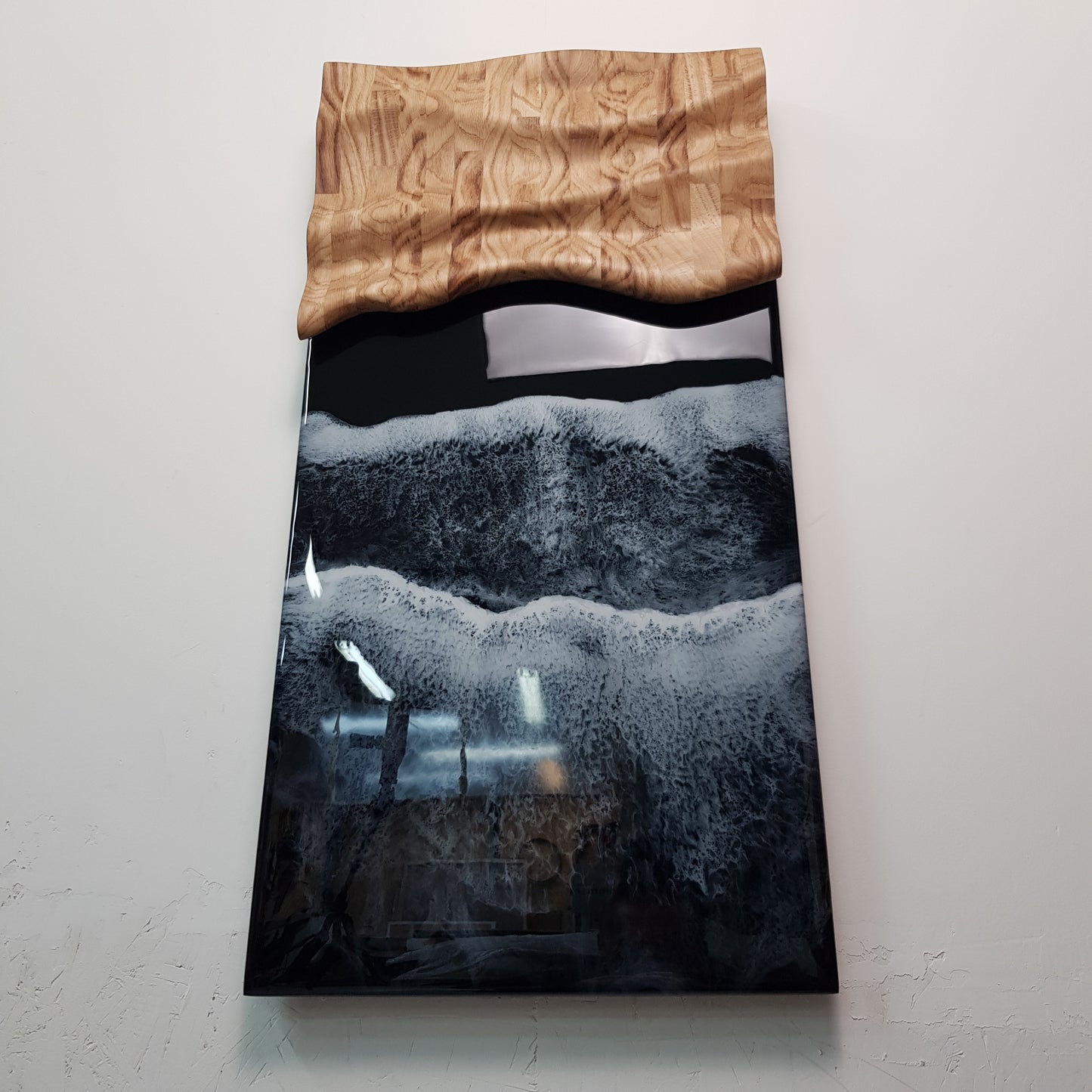 sculpture explores a suspended moment between movement and stillness