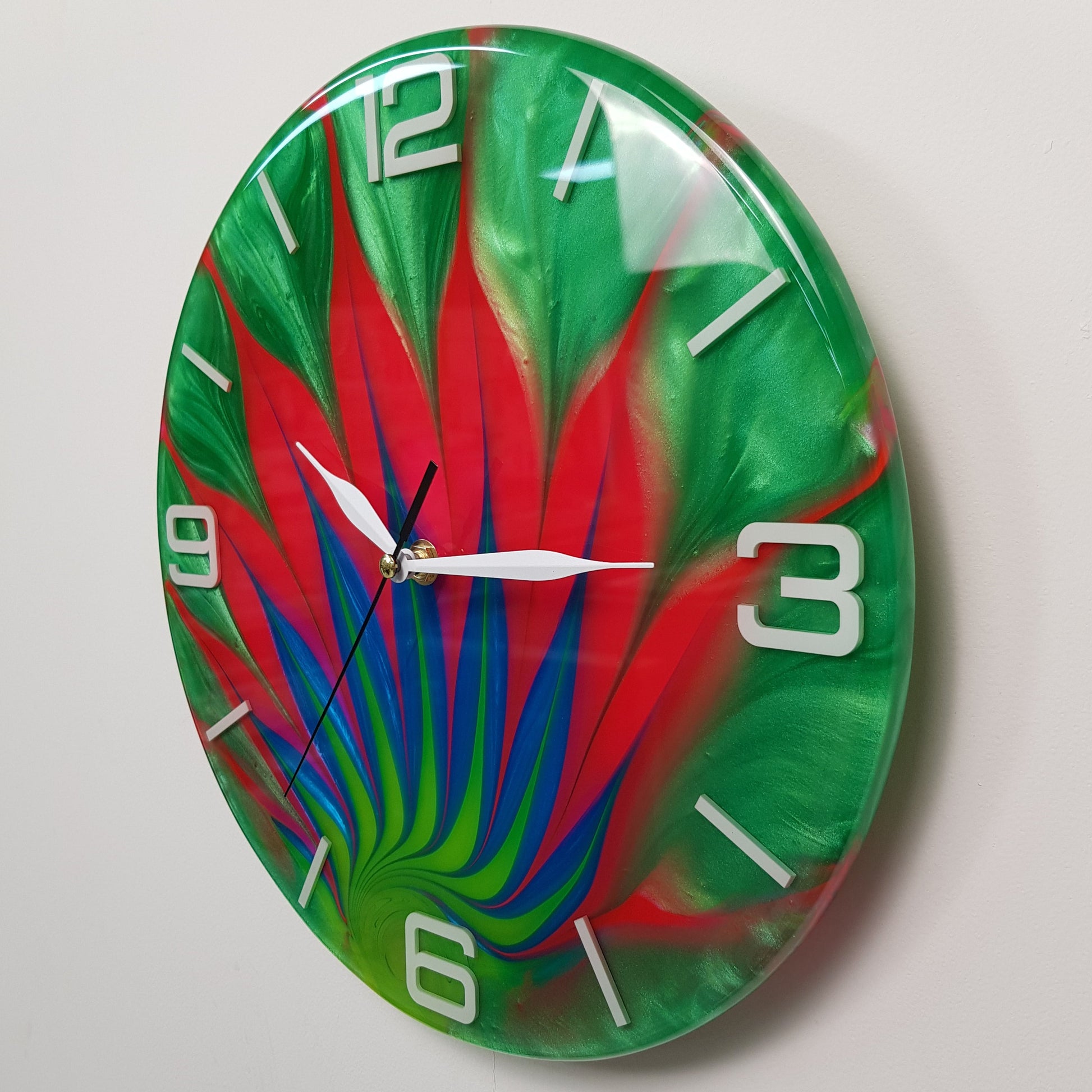 Side angle of the “Wild Leaf” wall clock showing the glossy resin surface and white plexiglass numbers.