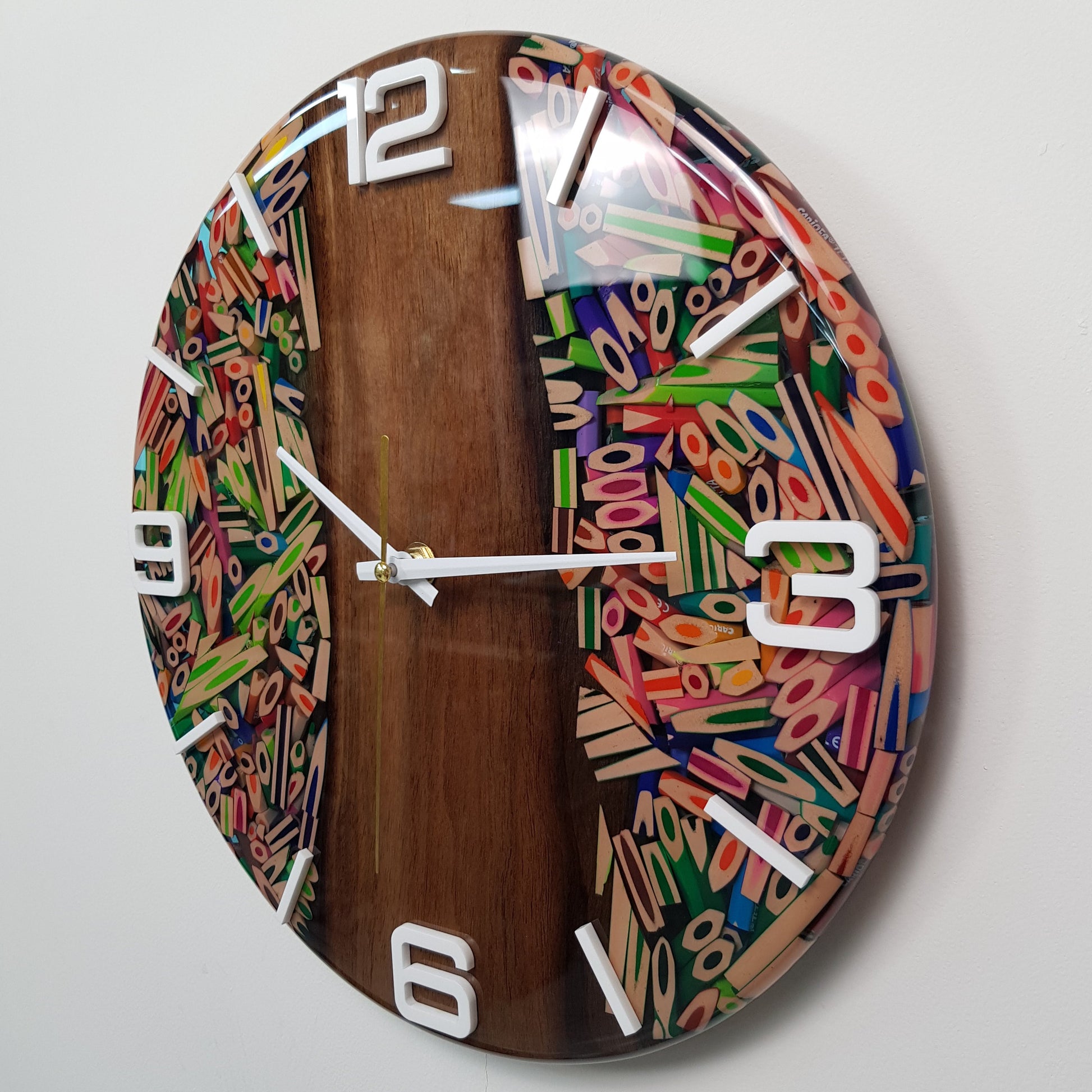 Left side view highlighting the depth of the resin and the wooden frame