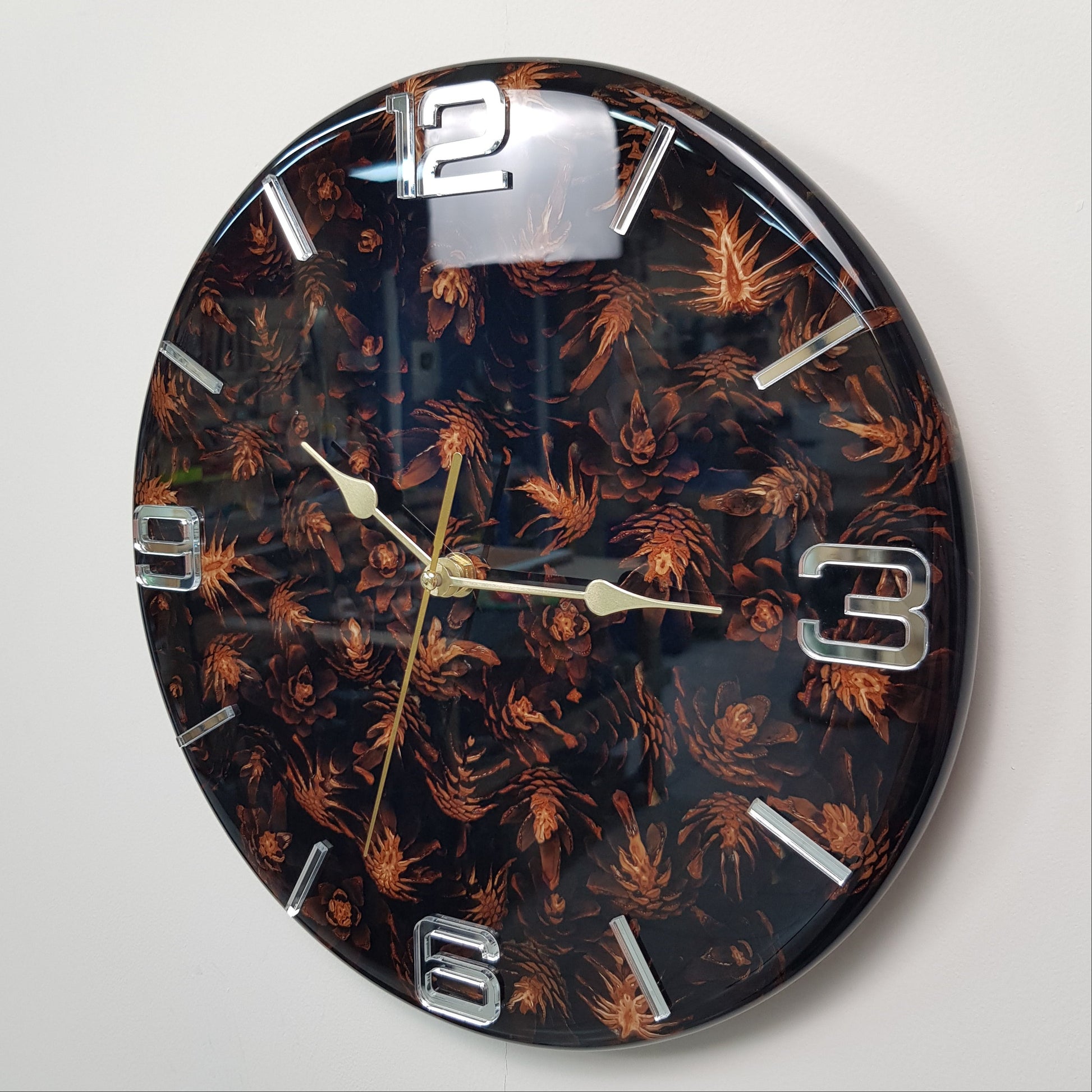 Left side view highlighting the depth of the resin and the mirrored hour markers