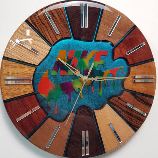 Front view of the “Luxury Chaos – Color Strike” 30 cm art clock with kameleon resin background, colorful dripping effect and wooden segment frame.