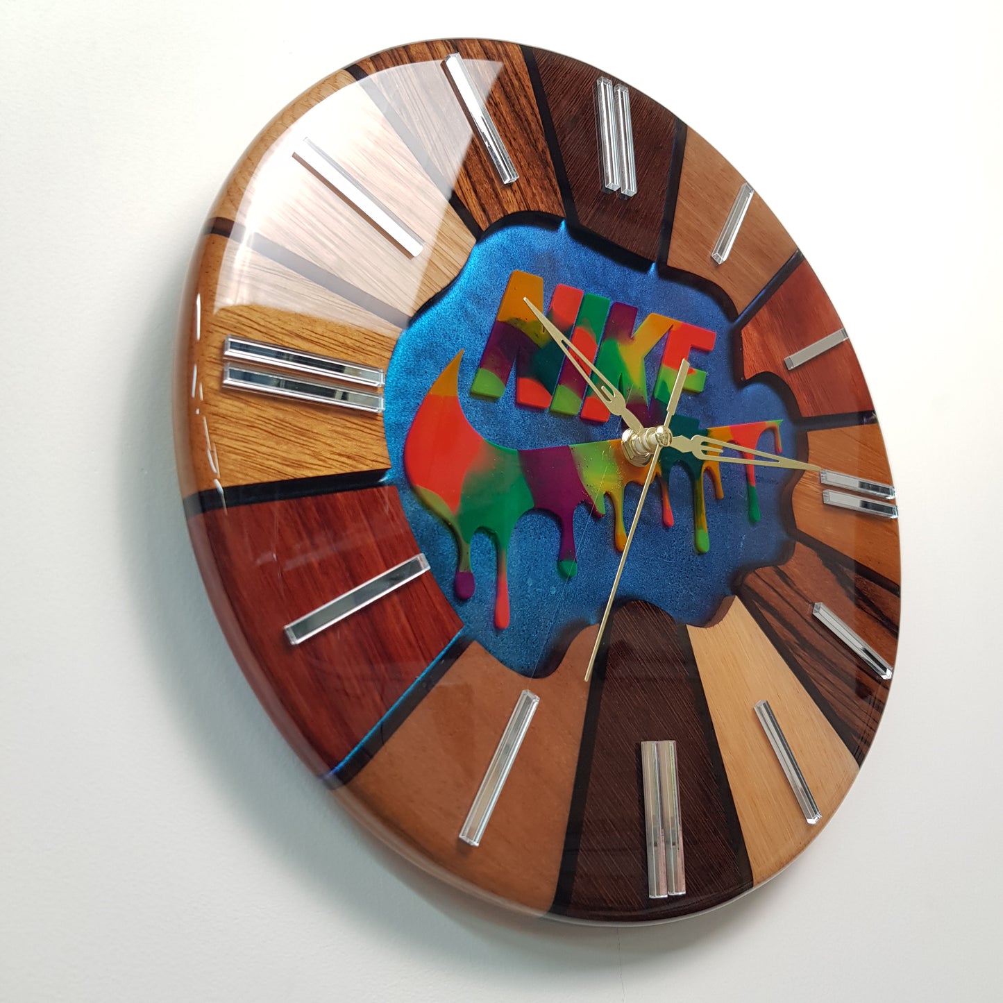 Right-side angle of the “Color Strike” clock highlighting the wooden frame texture and glossy resin coating.