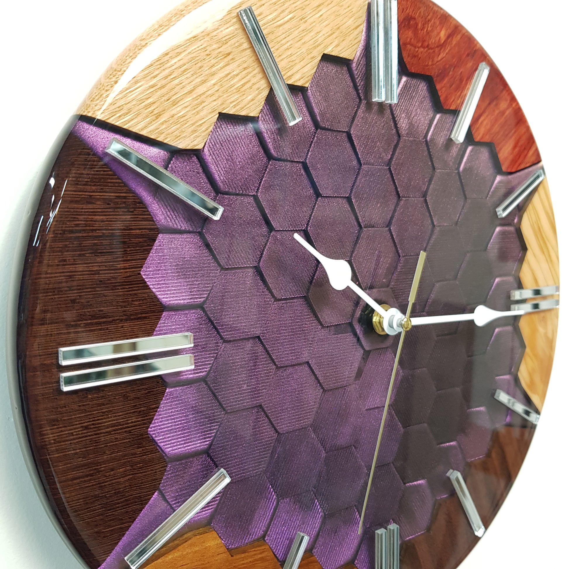 Close-up of the mirror markers and the violet chameleon hex pattern.