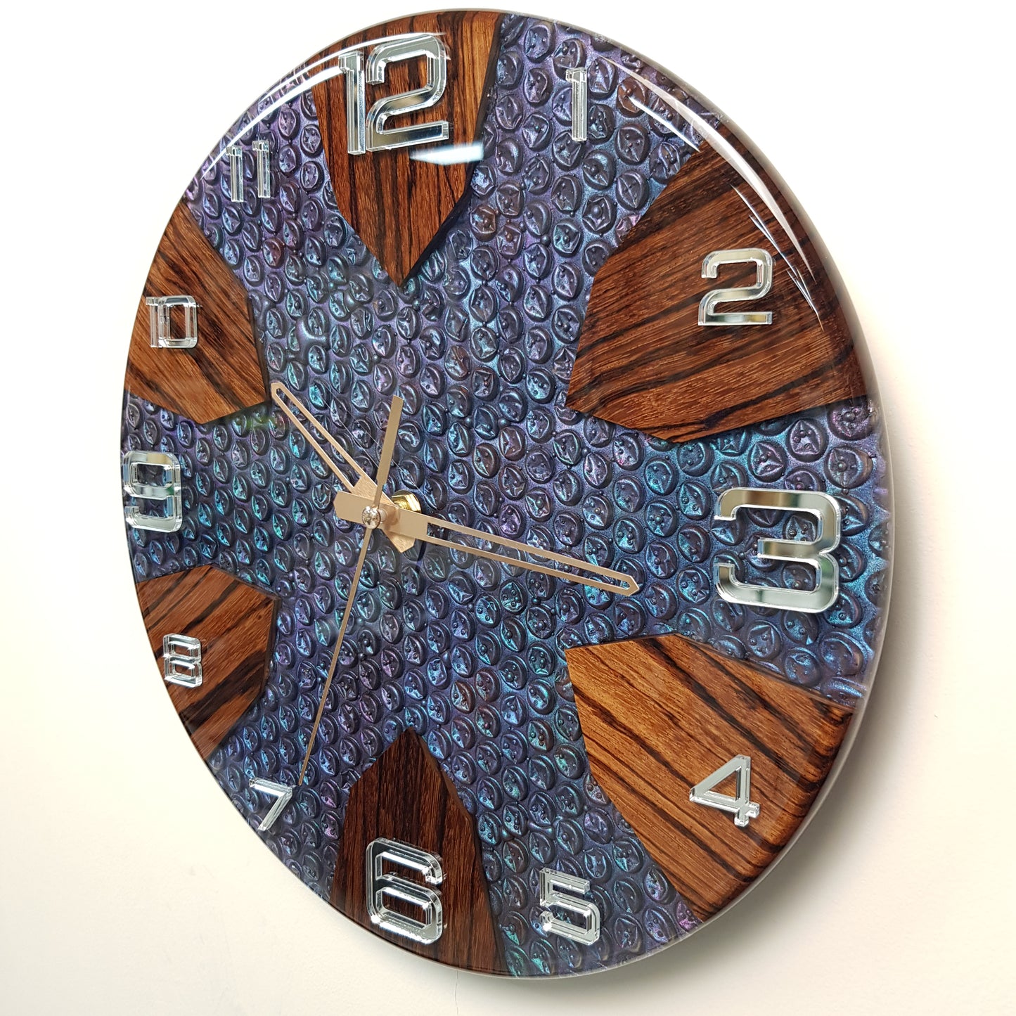 Detail shot of the shimmering chameleon effect interacting with the bubble pattern and wood grain