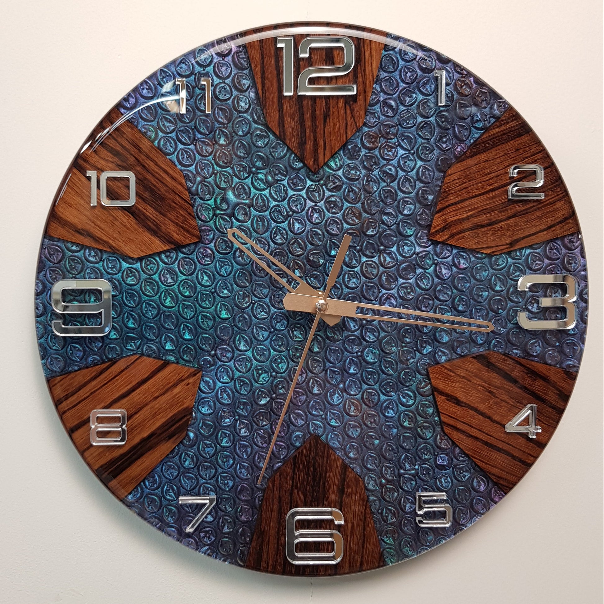 Side-angle view highlighting the chameleon pigment shifting colors across the 3D bubble texture.