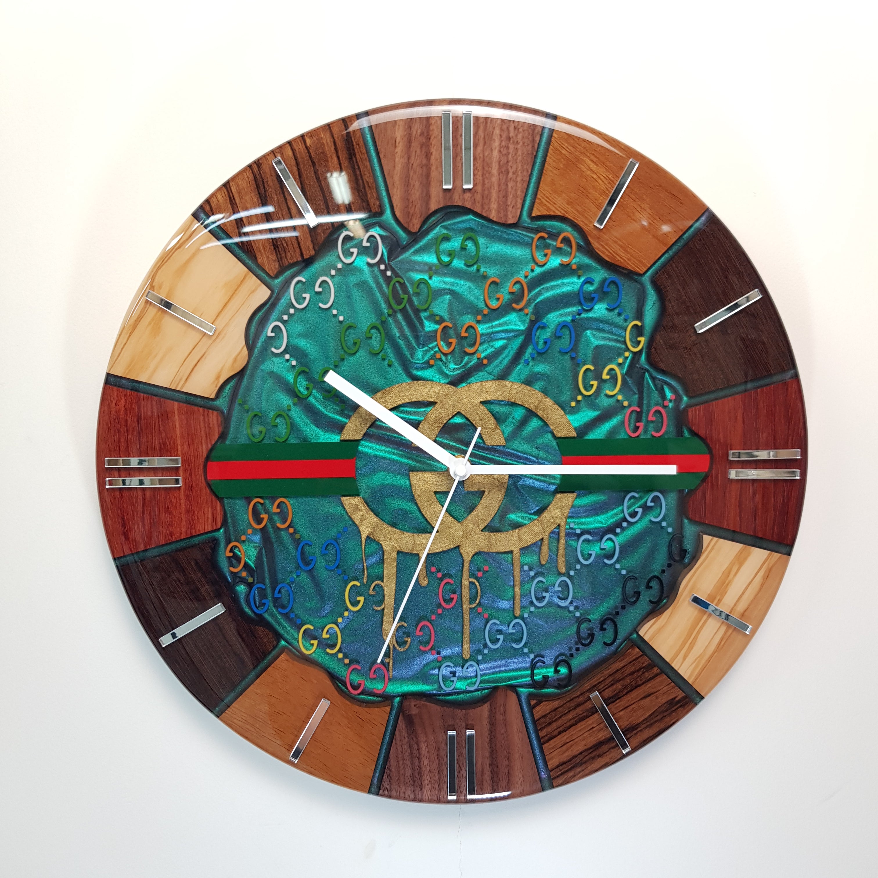 Front view of the “Emerald Flow” wall clock — natural wood segments with emerald chameleon resin and mirrored hour markers