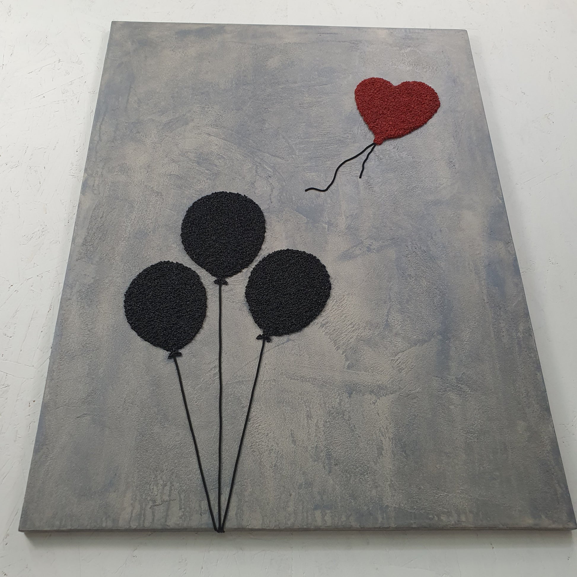 Ero con Loro conceptual art – symbolic balloon composition with contrasting red and black, limited edition 1/1