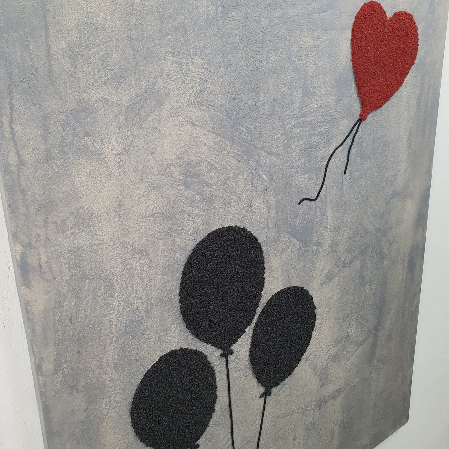 Collectible artwork Ero con Loro – handmade one-of-a-kind piece exploring relationships, unity and loss, angled photo