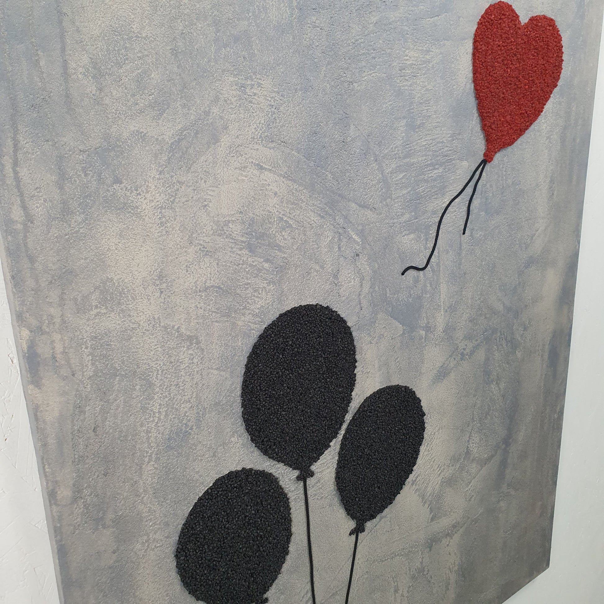 Collectible artwork Ero con Loro – handmade one-of-a-kind piece exploring relationships, unity and loss, angled photo