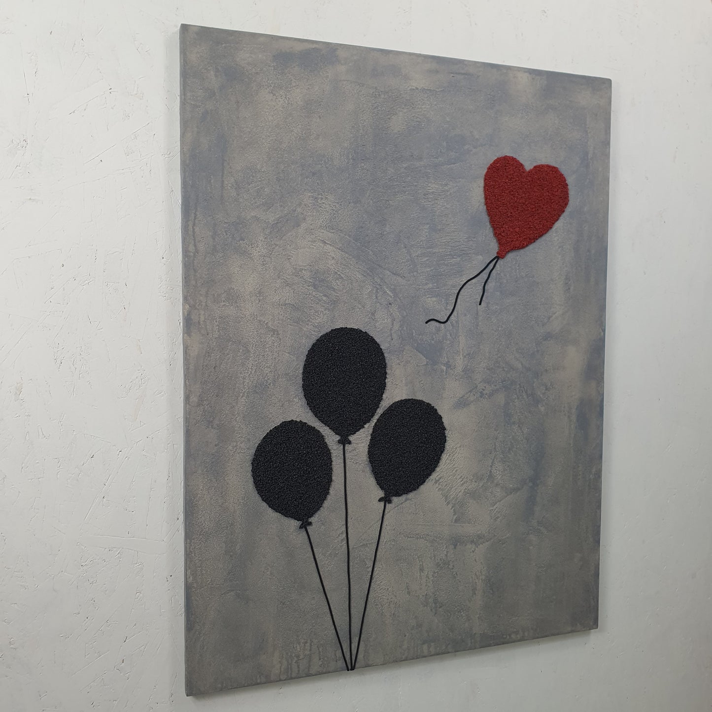 Ero con Loro contemporary conceptual installation – balloons on textured background with certificate of authenticity