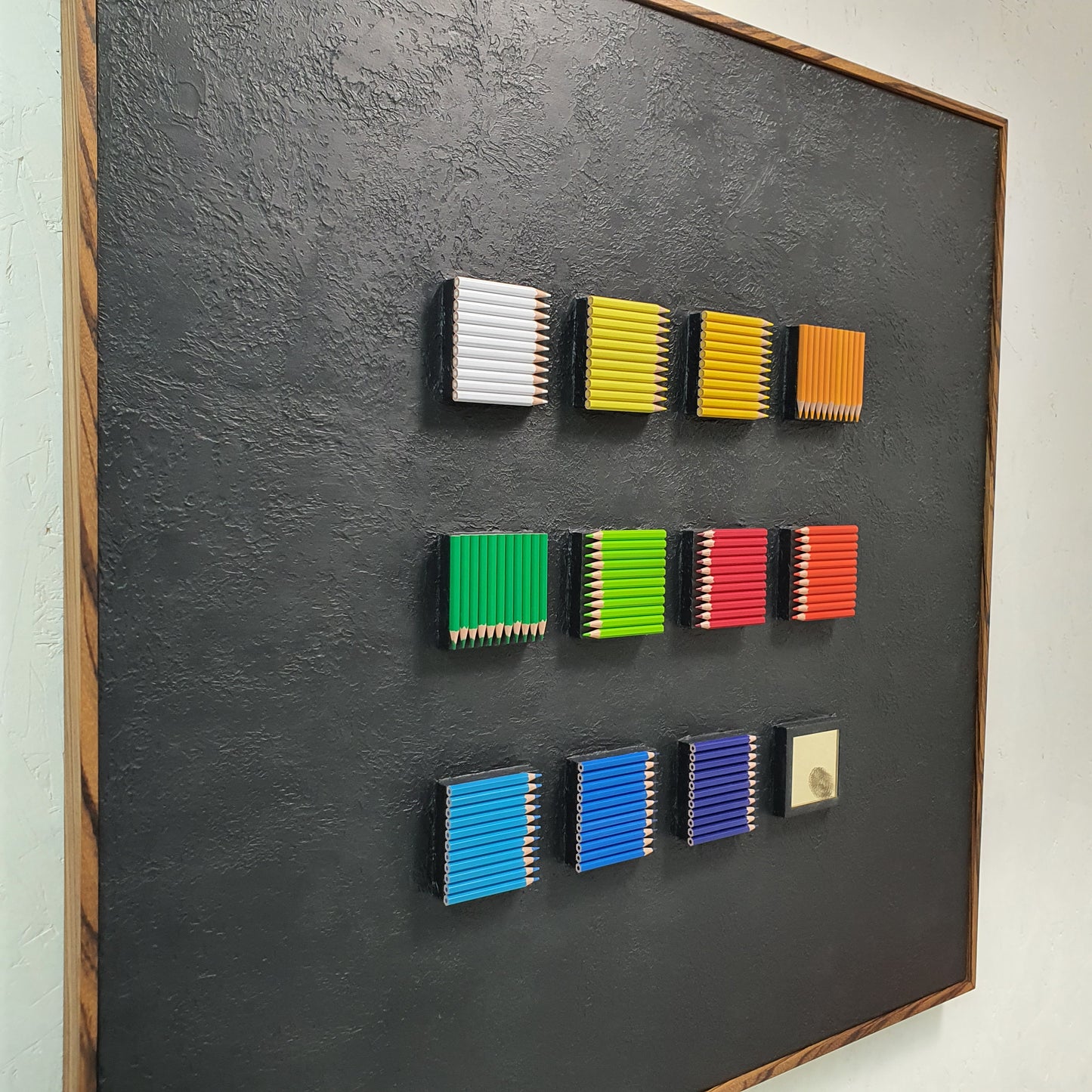 Collectible conceptual artwork Identità Ordinata – one-of-a-kind installation exploring order and individuality