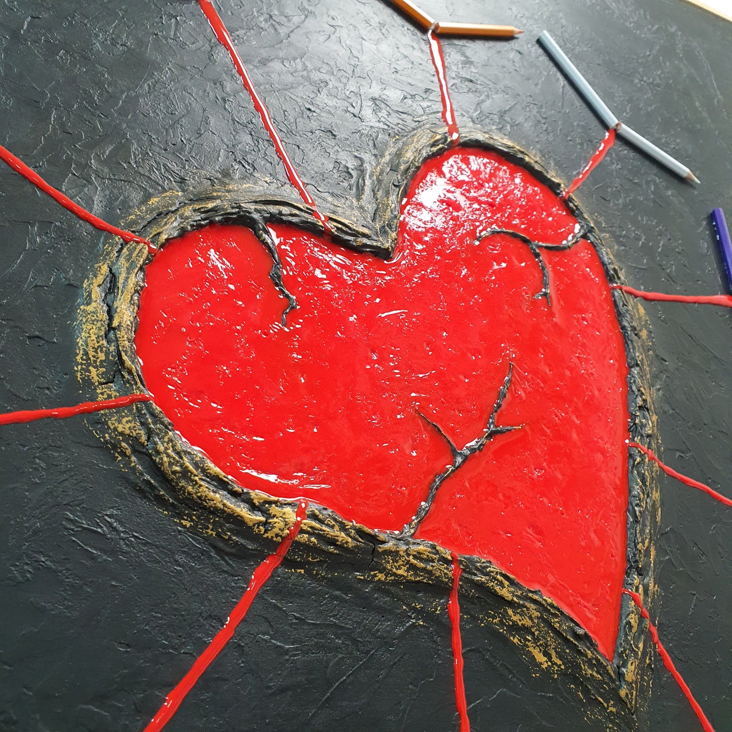 Ferito e Prezioso contemporary conceptual art – symbolic red heart pierced by pencils with certificate of authenticity