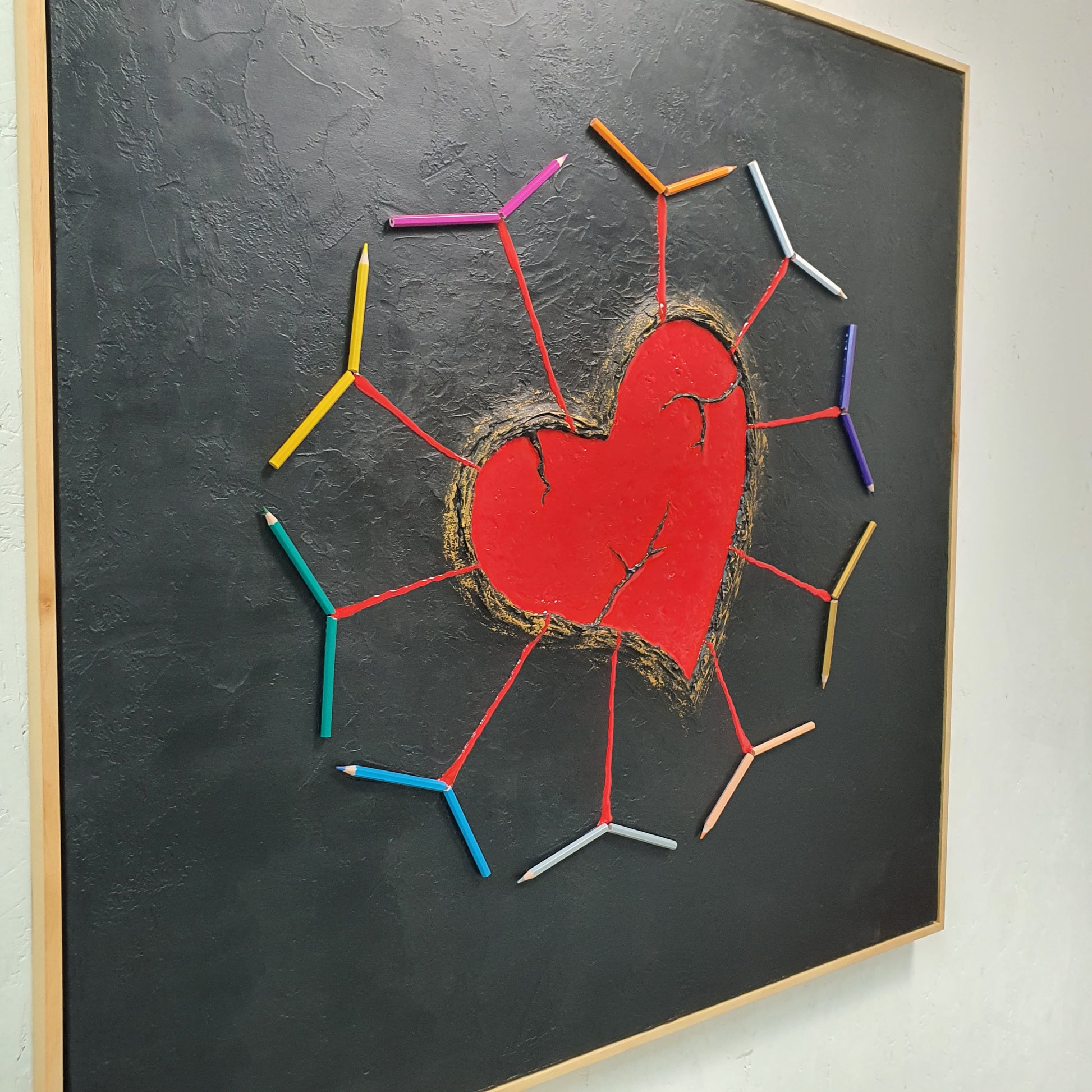 Collectible conceptual artwork Ferito e Prezioso – one-of-a-kind installation exploring resilience and fragility, limited edition 1/1