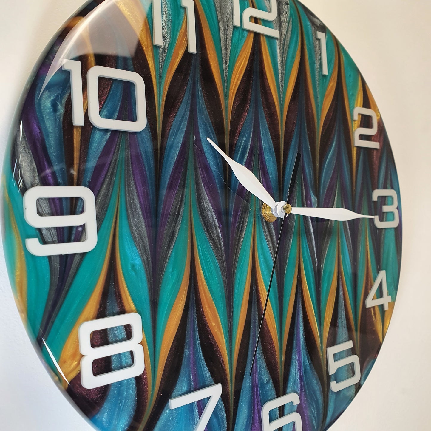 Close-up – hand-mixed resin colors and 3D numbers – Midnight Mirage clock