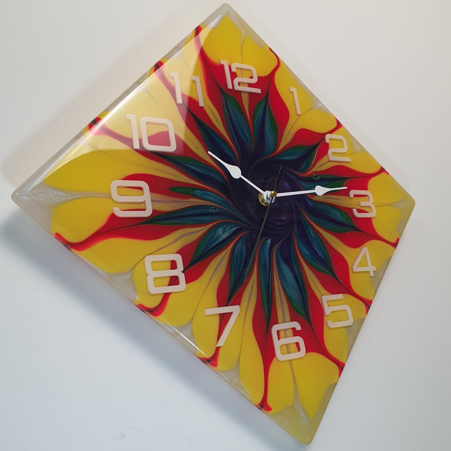 Left side angle of the Spiral Bloom clock – depth and flow of the spiral effect