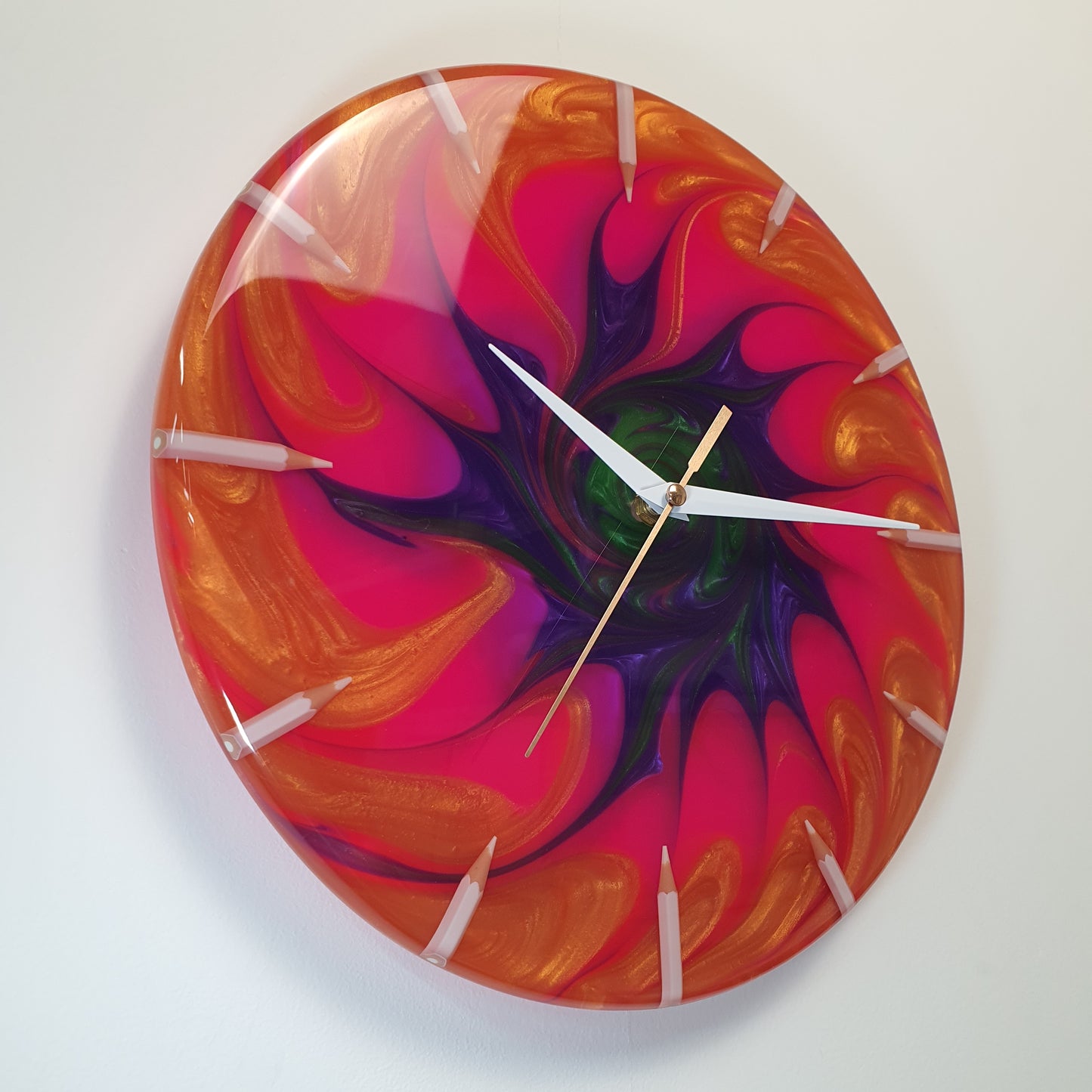 Right side view showing the smooth resin edge and contrasting white and gold clock hands