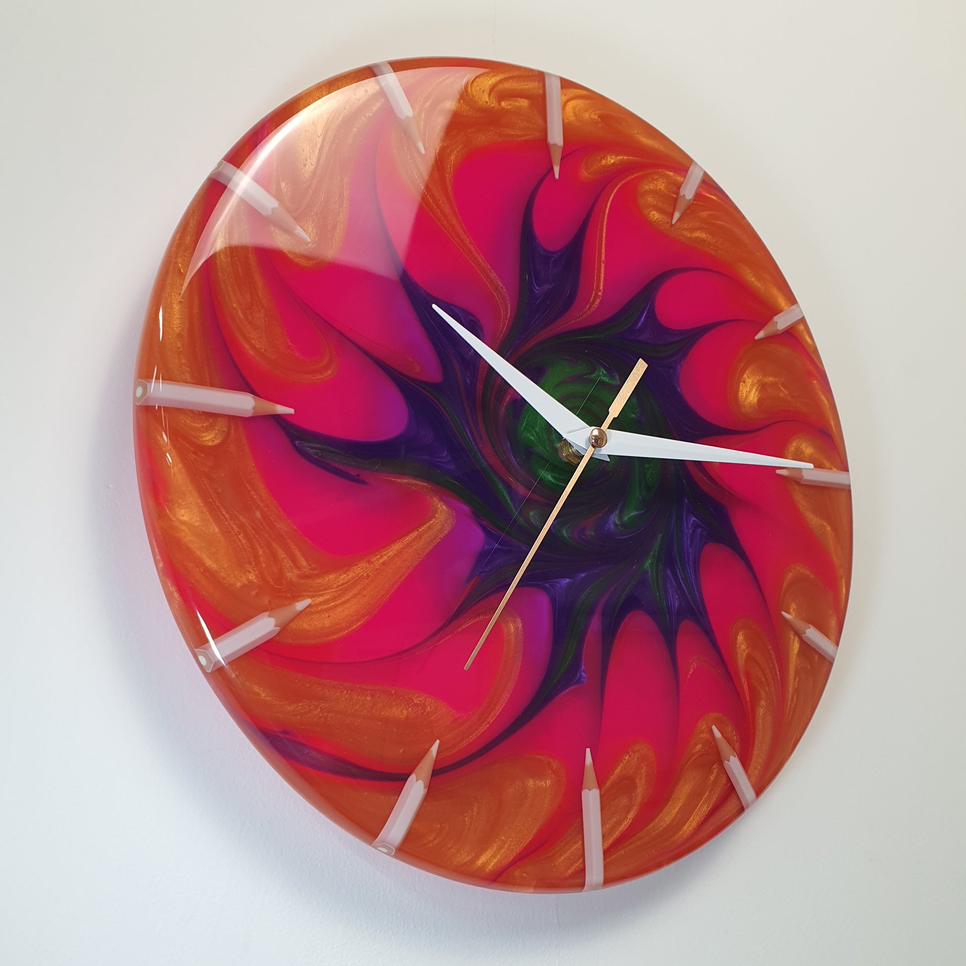 Right side view showing the smooth resin edge and contrasting white and gold clock hands