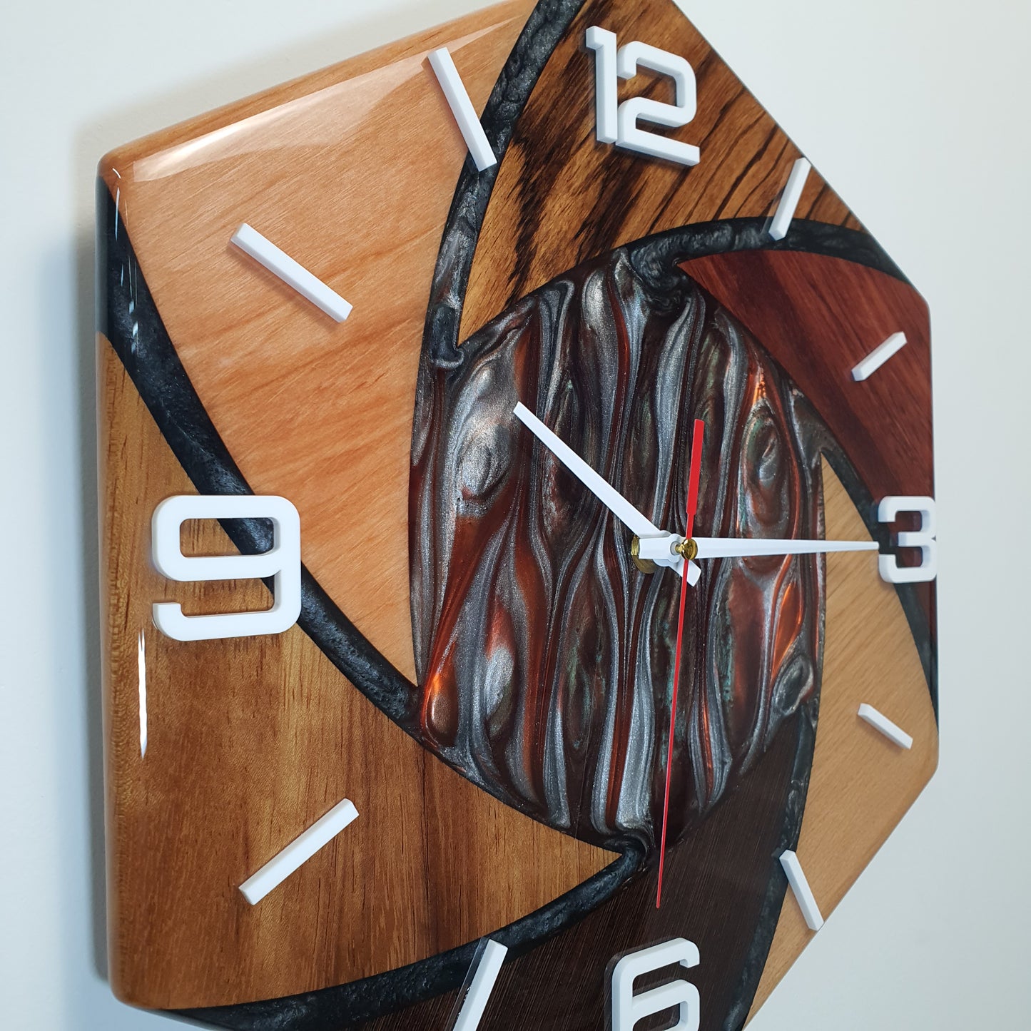 Close-up of the central resin pattern created with a unique mixing technique