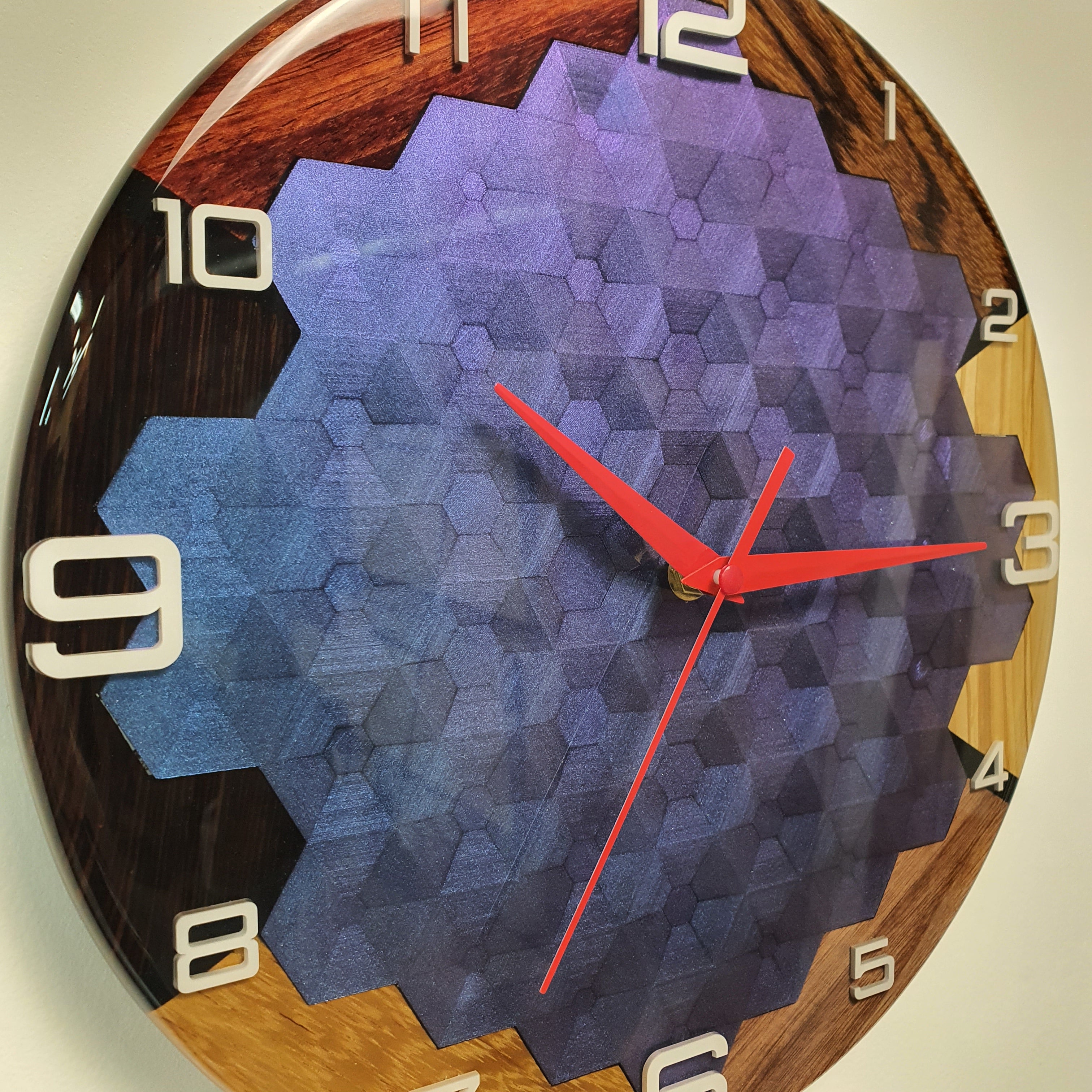 Close-up of the chameleon pigment centre shifting colours under light