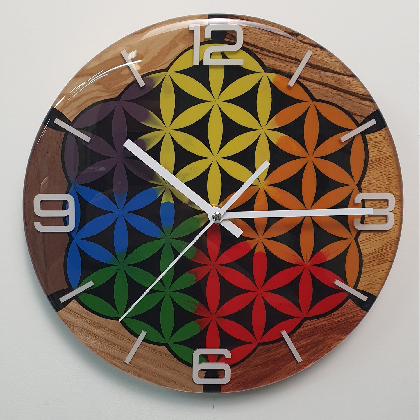 Wood Line Spectrum Geometry epoxy resin wall clock – front view
