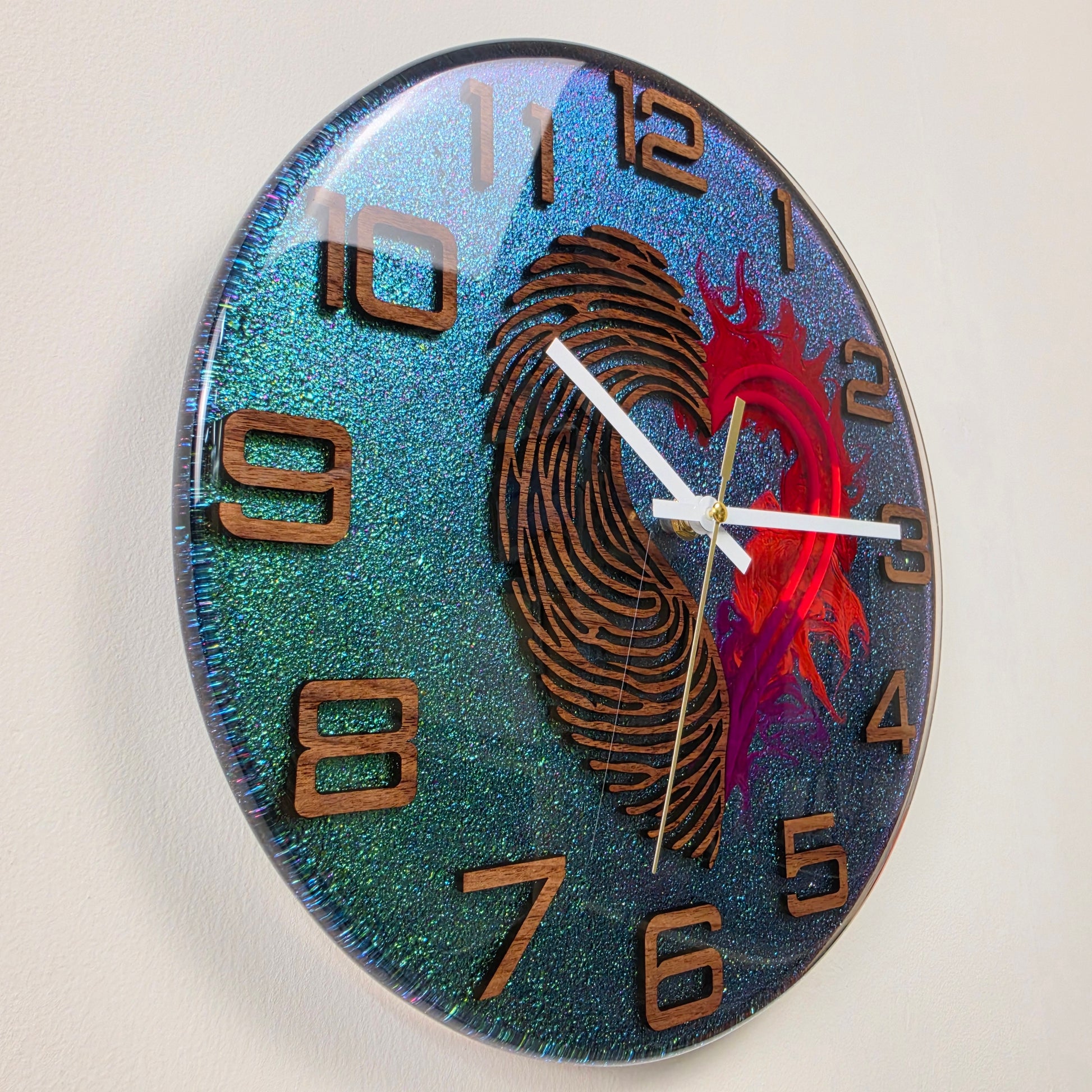 Timeless Symbols Heartprint clock with handcrafted wooden details and iridescent resin background V2