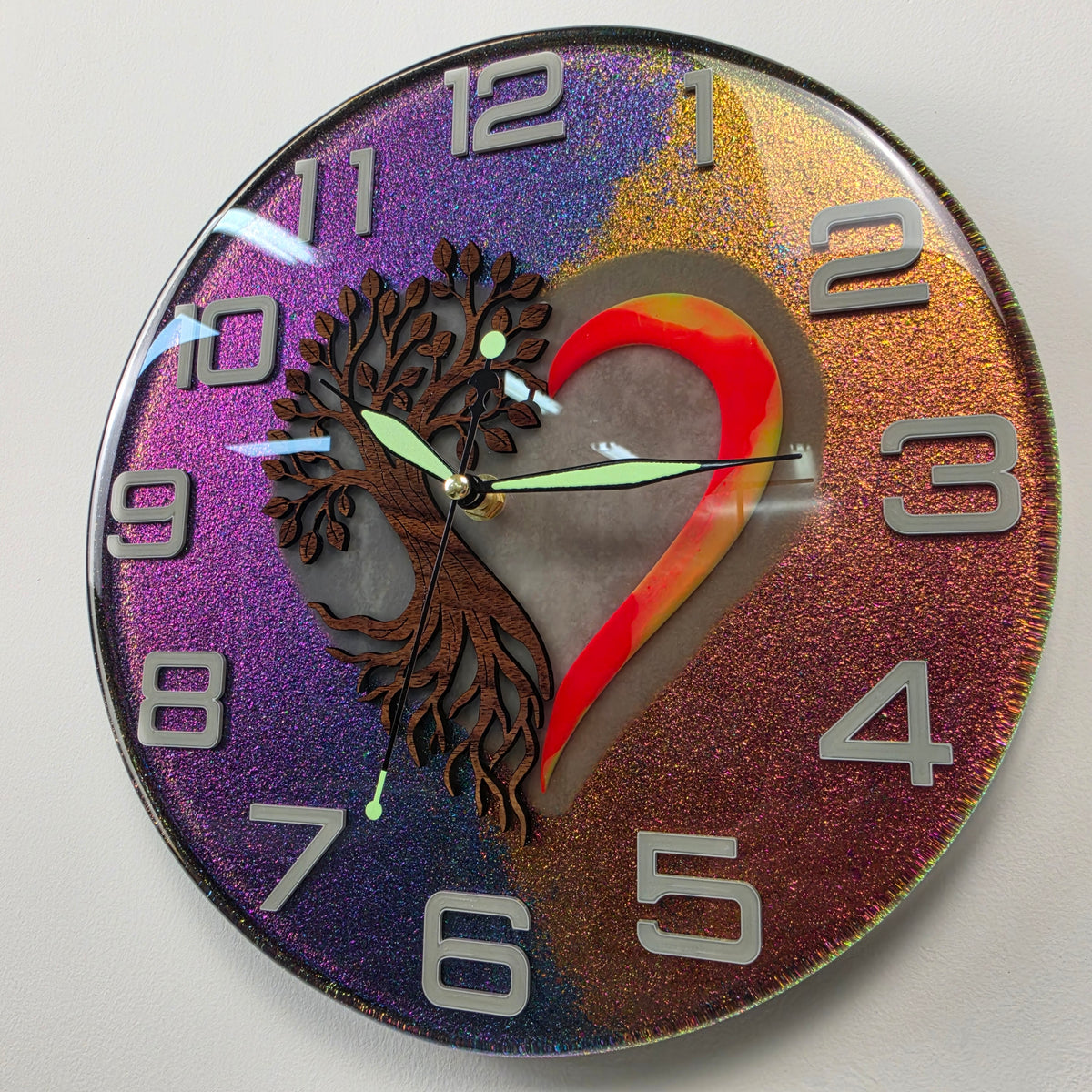 Unique 30 cm resin wall clock with Black Walnut Tree of Life, heart symbol and color-shifting chameleon background.