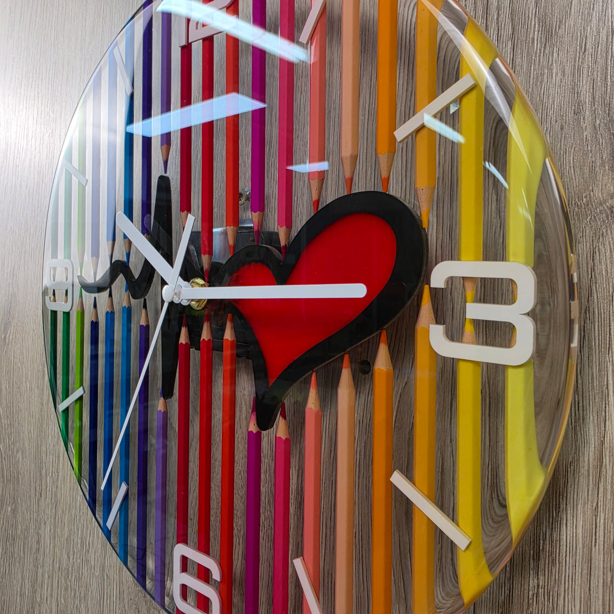 Handmade 30 cm resin clock featuring real colored pencils and a red heart design