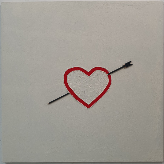 La Matita nel Cuore conceptual artwork – red heart pierced by pencil arrow on neutral background, front view